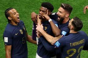 「すげえ」「まじやばい」フランス代表22歳MFの“股抜き”強烈ミドル弾にファン驚愕！ 元日本代表MFも「鳥肌立ちました」【W杯】