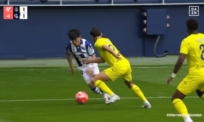 【写真・画像】Ｊリーグで“疑惑の判定”「何のためのVARだよ！」「また誤審被害」「これでハンドは…」レイソル監督が激昂→相手サポも同情「柏はキレていい」SNS騒然　1枚目