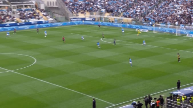 「ありえない…」GK鈴木彩艶、“60m級キック”で開始33秒ゴールを演出！驚愕プレアシストに「NFLのクォーターバックだ」「戦術ザイオン炸裂」 4枚目