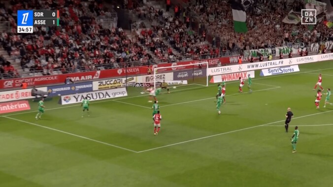 「押し込むだけやろ！」中村敬斗が“鮮烈ドリブル”で決定機演出→味方２人が飛び込むもアシスト未遂…「何回外すんだよ」ファン落胆 3枚目