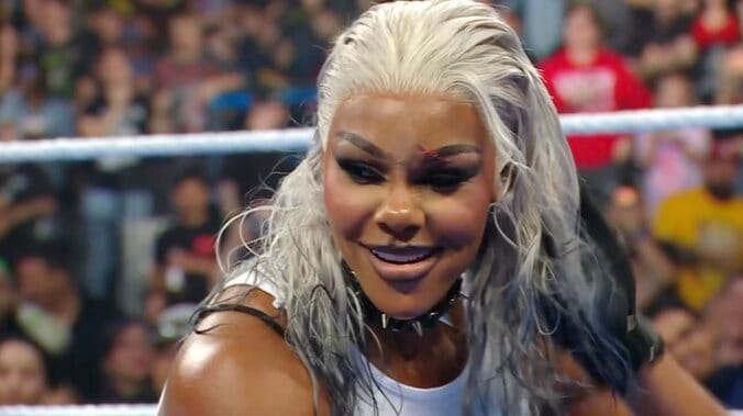 眉間の“古傷”が開き、不穏な笑みのジェイド・カーギル