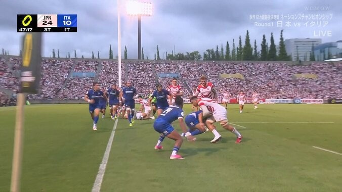 「4人いますよ！相手」ラグビー日本代表・195cmFW、イタリア撃破の“異次元トライ”に放送席驚き「4対1でよく取りますよね」 2枚目