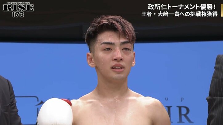 “ドンピシャ”すぎる右ハイ！ ノーガードの顔面を打ち抜く衝撃ダウンがすごい