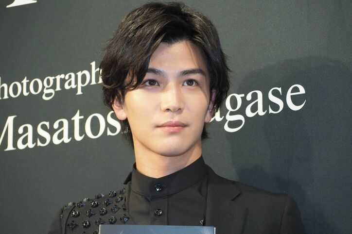 岩田剛典からの手紙とプレゼントに永瀬正敏「ウルッときました」　岩田3rd写真集、永瀬撮影でコラボ