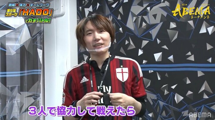 佐藤天彦九段がまさかの横っ飛び！トップ棋士が本気モードでHADO砲発射 ファンは「これは神回」「チームワーク最高」と歓喜