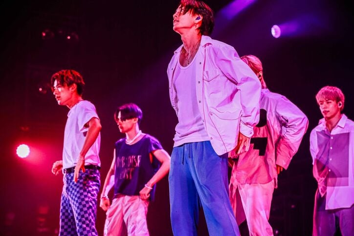 BALLISTIK BOYZ、メンバーの立ち位置と歌唱パートを入れ替えするステージに「神回」の声!話題の『春を告げる』本気ダンスも披露【ファンミーティング】