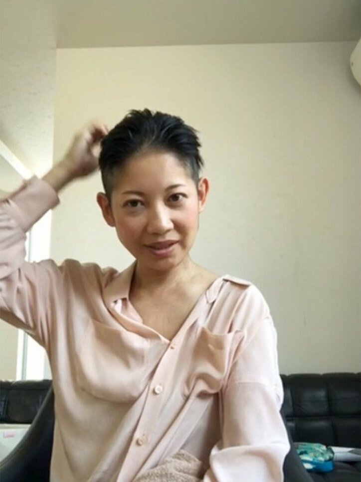 大渕愛子弁護士、大胆な刈り上げヘアを公開し「似合う」「ステキ」の声