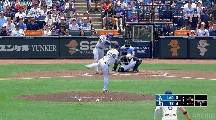 【写真・画像】大谷翔平の高速ヒットに同僚ロハスもご満悦？“うんうん”塁上で見せた無言のリアクション