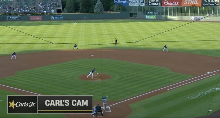 【写真・画像】あわや乱闘！問題児が“まさかの行動”「煽りすぎ」「面倒くせえw」捕手の前で“バット投げ”→一触即発の事態に「乱闘しに球場に来る男」　1枚目