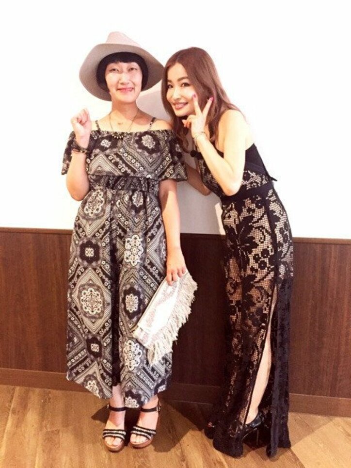 たんぽぽ川村、平子理沙とオフショルコーデを披露「セレブっぽい」と反響