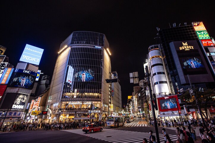 欅坂46、新グループ名は「櫻坂46」に決定 渋谷スクランブル交差点の街頭ビジョンでサプライズ発表 2枚目