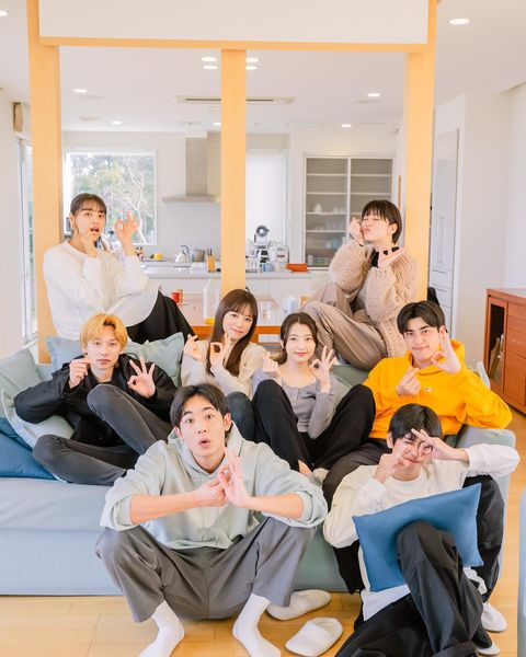 ドラ恋 ポーズの集合写真に反響 女子メンの顔面偏差値高すぎて ニュース Abema Times