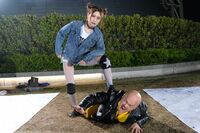 クロちゃん“ヒザなめ”被害の美女レスラー「スキンヘッド恐怖症になりそう」 試合後には報復の蹴り! 【ABEMA 格闘TIMES】