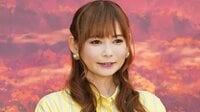 中川翔子 ナイトプールで美女と水着２ショット 
