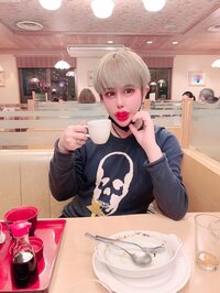 アレン『家族の前でも、ジョイフルで爆食い❣️❣️❣️』