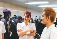 リーゼント姿の磯村勇斗＆北村匠海に「なんて可愛い笑顔…」「かっこいい無理」とファン歓喜