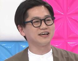 人気芸人、学生時代の元カノがパリコレモデルに！「めちゃくちゃキレイ」交際当時の微笑ましい2ショットも公開