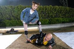 クロちゃん“ヒザなめ”被害の美女レスラー「スキンヘッド恐怖症になりそう」 試合後には報復の蹴り！