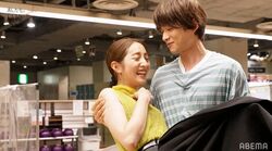 白洲迅、ひざまずいて手を握り…堀田茜を軽々お姫様抱っこ！王子様すぎて胸キュン『私たち結婚しました』第7話