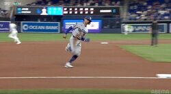 ベッツ激走→テオスカーで返した！ ド軍、電光石火の“奇襲”に反響続々…名手も一歩及ばず「完璧なスタート」「珍しい」