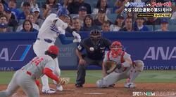 大谷翔平、“確信歩き”の51号特大アーチに「完璧だ」「バケモンかよ」軽く振って124メートル…規格外の一撃