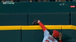 捕っ…てなかったの！？大谷翔平の同僚センター、ホームランキャッチ確信もグラブ確認し「あれ？」呆然と立ち尽くす