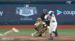 「大谷を霞ませるのスゴい」「どんな打ち方だよ！」エグすぎる“体のねじり”で美しすぎる高弾道アーチを炸裂した瞬間　大谷の前で打ちまくる“完璧超人”ベッツの驚愕パワー