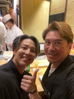  川崎麻世、THE RAMPAGE・RIKUの誕生日を祝い訪れた店「特別な方をお連れする時に行ってる」 