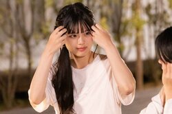 ショーパンから美脚がすらり 可愛すぎる女子高生の部屋着姿にドキドキ