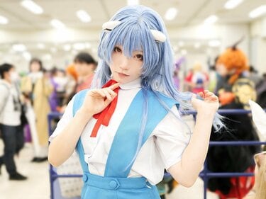エヴァ』綾波レイのコスプレ、“制服＋ロングヘア”を作り出した「私が見