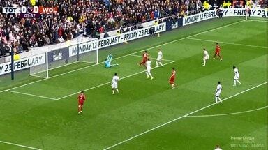 「なんじゃそりゃ！」「それ外すの辛い」韓国代表FWの“宇宙開発シュート”に辛辣な声…超決定機での仰天ミスに解説者は「あんたに強く打たなくても」