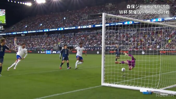 嘘だろ？伊東純也の高精度“左足”コントロールクロスにスタジアム騒然「左足も流石の精度」 3枚目