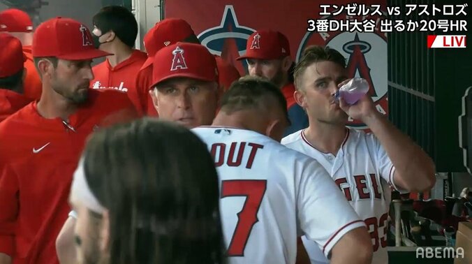 大谷翔平との“トラウタニ”に危機到来か トラウトにアクシデント発生 背中上部の違和感で途中交代 1枚目