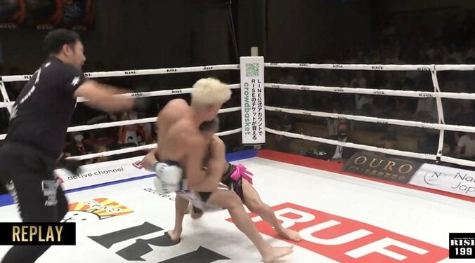少年院に3度、無敗の新鋭ファイターが壮絶KO負け 左フック3発で3ダウン 同じ角度で再三えぐられ会場どよめき 4枚目