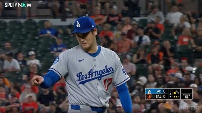 大谷翔平に「ハッハッハ」現地実況が“爆笑” 怒りも見せた緊急登板…降板時、走者に対する“意外な表情”に思わず吹き出す 3枚目