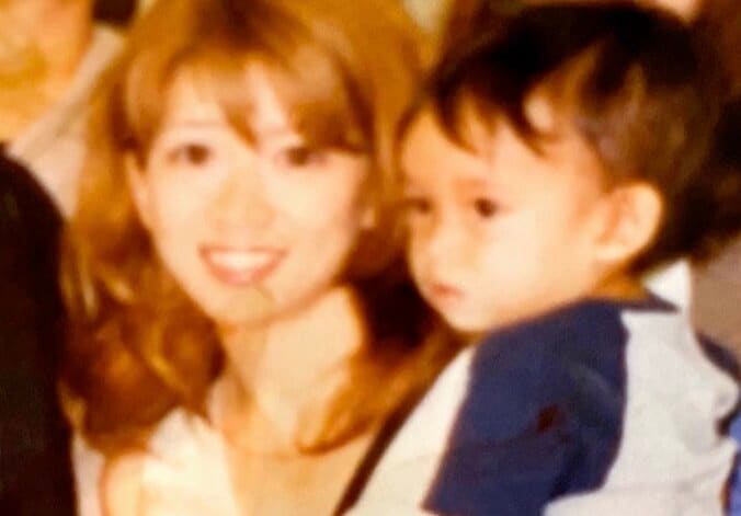 【写真・画像】「第2子妊娠中に夫の不倫が発覚」6児のシンママ美魔女（55）、元夫の異常な嫉妬に恐怖「浮気を疑われパソコンを禁止され…」　1枚目