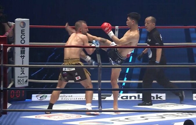 右ハイキックで「欽ちゃん走り」「操り人形みたい」ファイターの動きに異変 「相当タフ」魔裟斗は“倒れない”男を称賛 2枚目