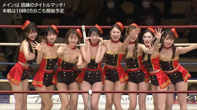 美女ラウンドガールが“強肩発動” 見事な一投に「強肩おったな」「凄い飛んだ」驚きの声 3枚目