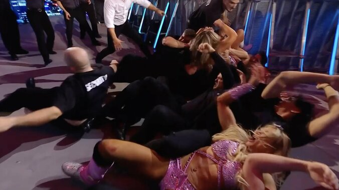 関係者もろとも吹っ飛ばされた