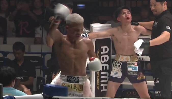 タオル投入に愕然とする仙波