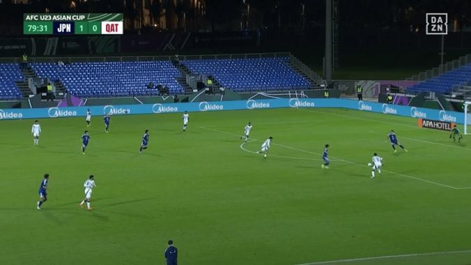 ファン騒然！日本代表10番が「別格だわ」「役者すぎました」佐藤龍之介がボール奪取→地を這うゴラッソの一部始終【U23アジアカップ】 5枚目