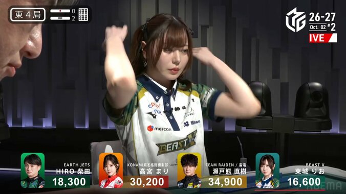美女雀士、髪をかき上げる仕草にファン熱狂