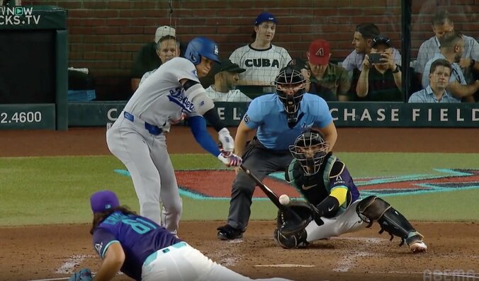 【写真・画像】球場騒然！大谷翔平の足で“ありえない光景”「なんで？」「速すぎw」相手野手が呆然… 確信歩き→とんでもないスピードで“爆速走塁”　1枚目