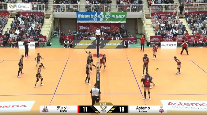 まるで魔球のような軌道を描いたサーブ