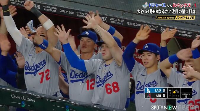 大谷翔平のスリーベースにベンチ大盛り上がり