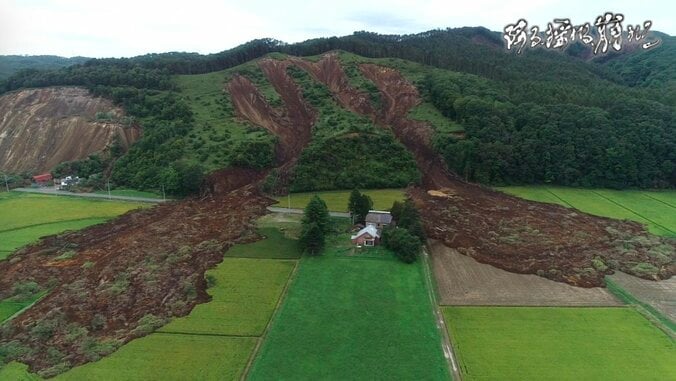 降る、揺れる、崩れる…相次ぐ豪雨・地震災害によって地すべりや液状化のリスクが全国で顕在化 1枚目