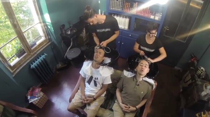 バナナマン設楽、ローマのおしゃれ美容室で髪をカット（AbemaTV） 5枚目