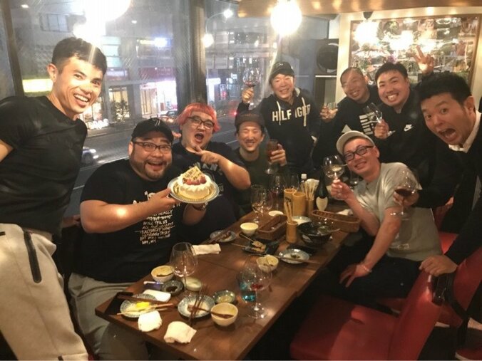 小島よしお、山田ルイ53世の“ジャーナリズム賞”受賞を祝う　レギュラー・大西ライオンら一発屋芸人が集合 1枚目