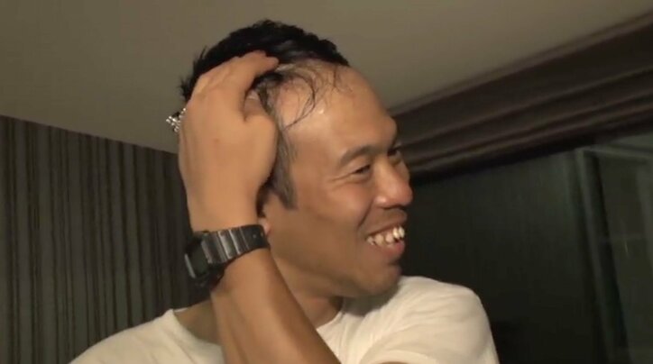 バナナマン設楽、ローマの美容院でイタリアンダンディに変身