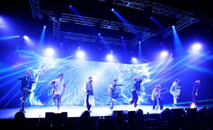 FANTASTICS、「年忘れナイトフィーバー」で1年の集大成を披露！【LIVE×ONLINE BEYOND THE BORDER】